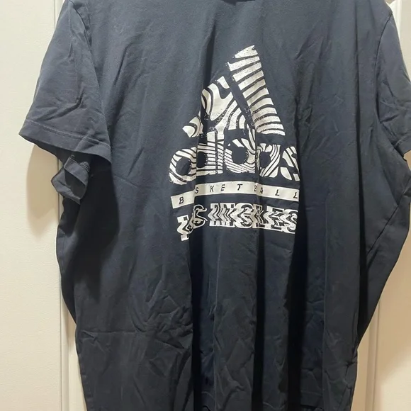 Adidas T-Shirt - Picture 1 of 8